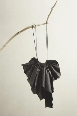 Store Elsewhere Fashion Monivea Leather Necklace-Black