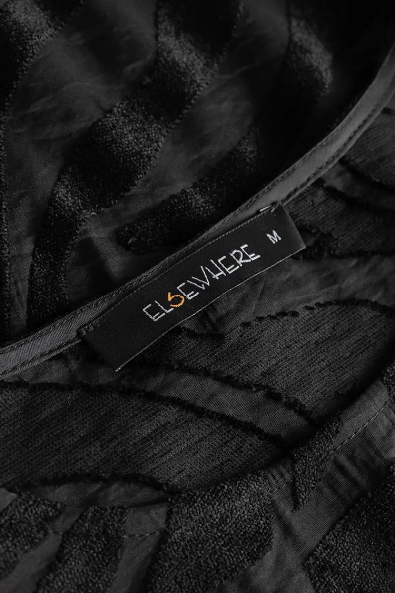 Fashion Elsewhere Fashion Montanha Pullover-Black